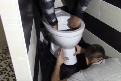 Крепление унитаза к полу &mdash; ТОП-5 способов с инструкциями!